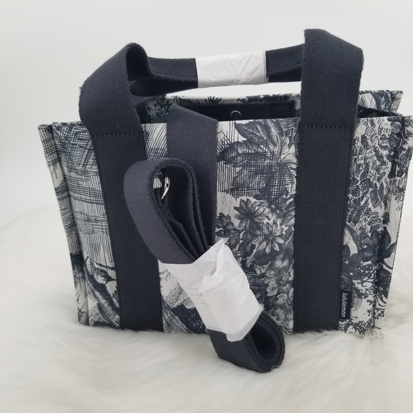 LULULEMON Boxy Mini Tote Toile Turtledove Navy and Obsidian 4.5 L NWT - Picture 11 of 16